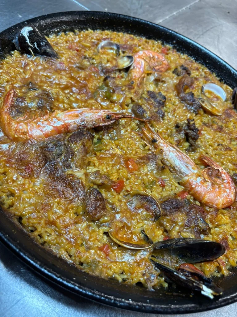 Paella mixta - Especialidad de la casa en Blanes