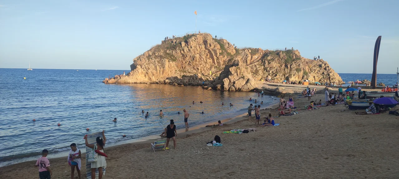 Roca de Sa Palomera en la playa de Blanes